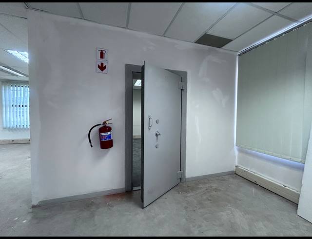 999M² OFFICE TO LET IN PINETOWN CENTRAL